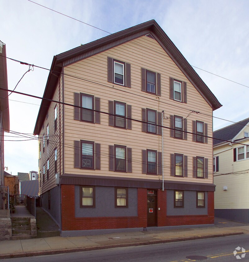 195 Rodman St, Fall River, MA 02721 Apartments in Fall River, MA