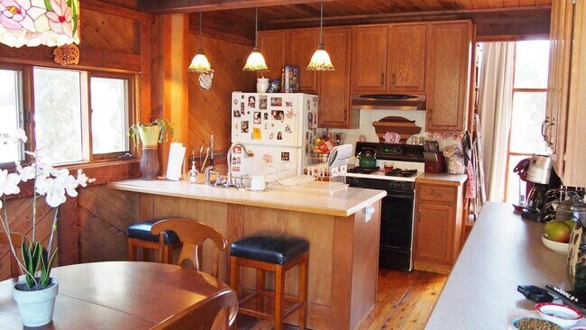 Building Photo - 41 Pine Grove