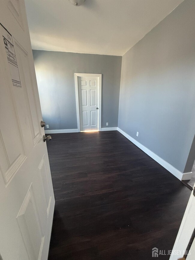 Foto del edificio - 205 Duncan Ave