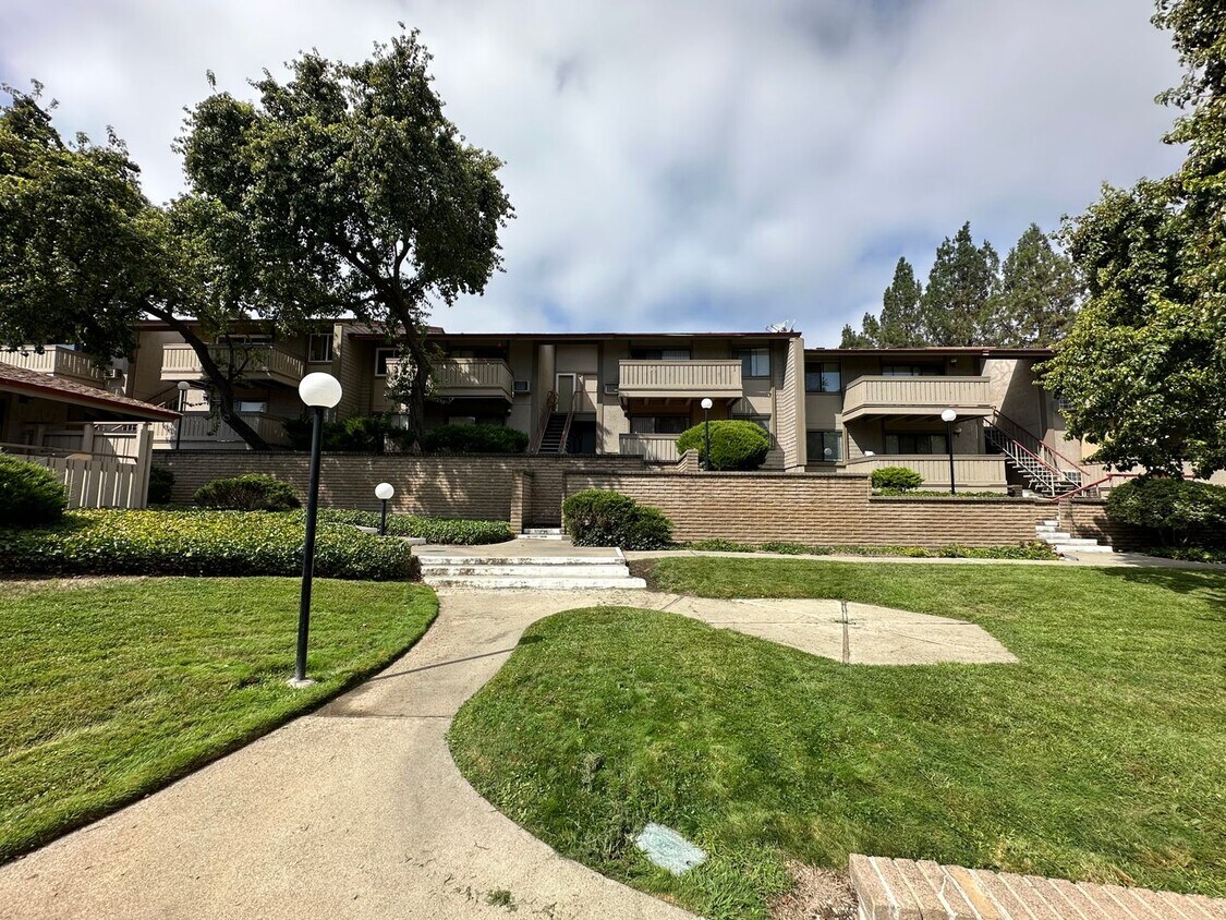 Foto principal - 1 Bed 1 Bath Condo In Walnut Creek