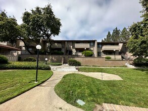 Building Photo - 101 Kinross Dr