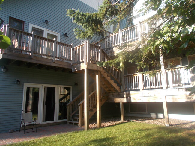 European Style Friendly Build. - 50571 6th St