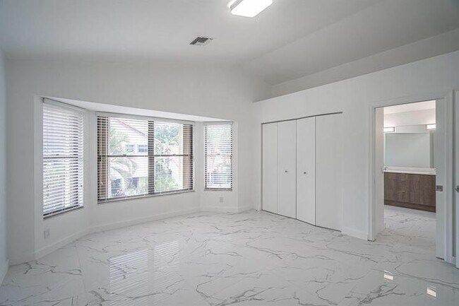 Building Photo - 5536 Eton Ct