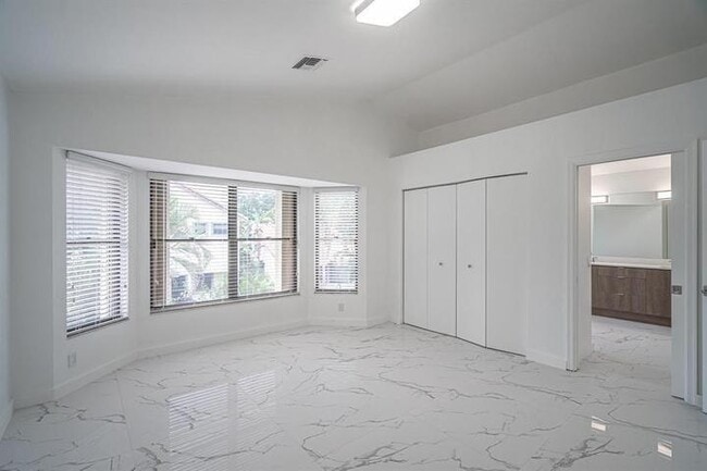 Foto del edificio - 5536 Eton Ct