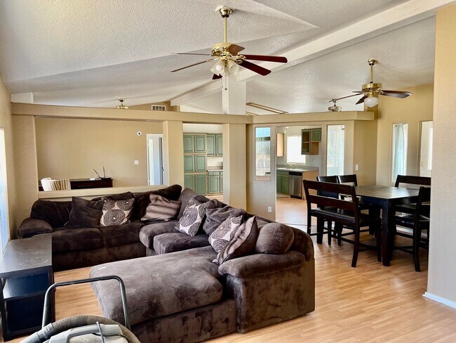 Foto del edificio - Work & Live on beautiful piece of property