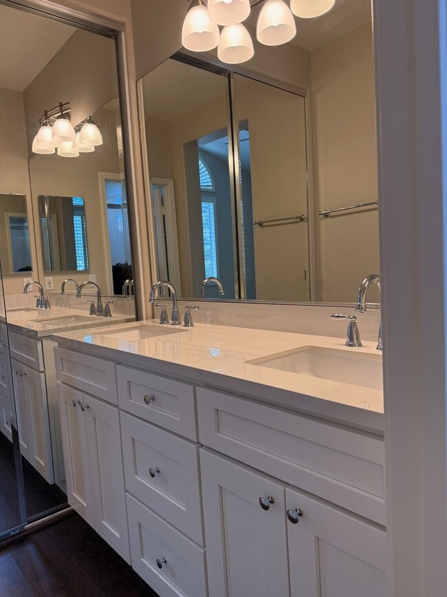 Building Photo - 1602 Reggio Aisle