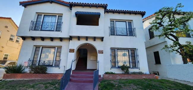 Building Photo - 419 N Stanley Ave