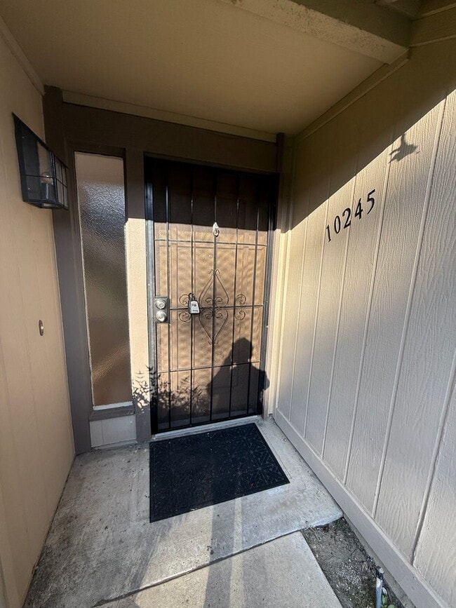 Foto del edificio - 3 Bedroom, 2.5 Bath Two-Story Townhome in Tierrasanta