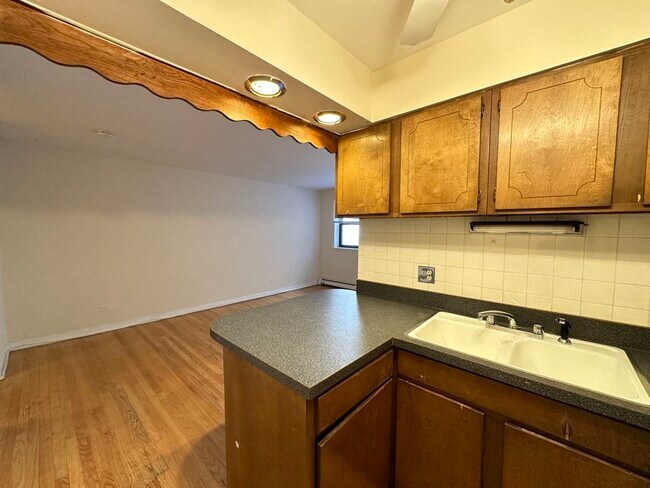 Foto del edificio - 533 W Aldine Av
