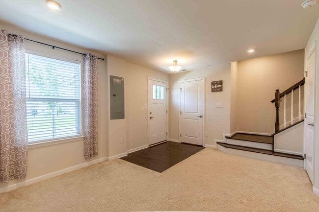 Photo - Luxury Townhouse in Stonecliffe of Atwater!