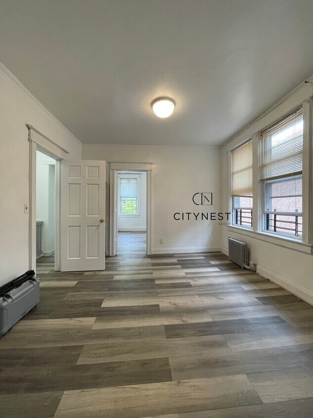 Primary Photo - 1494 Bay St