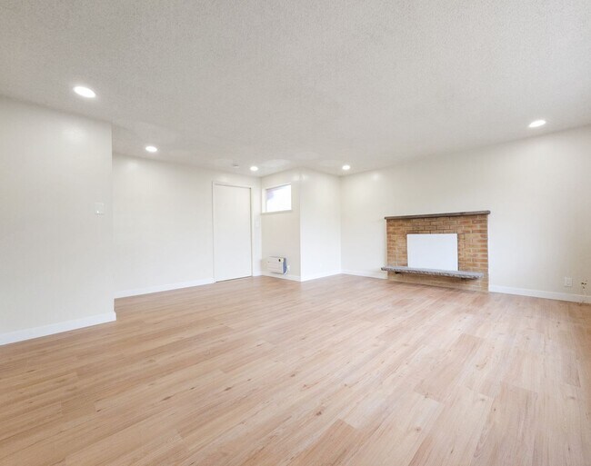 Foto del edificio - Serene Lake Union Apartment with Scenic Vi...