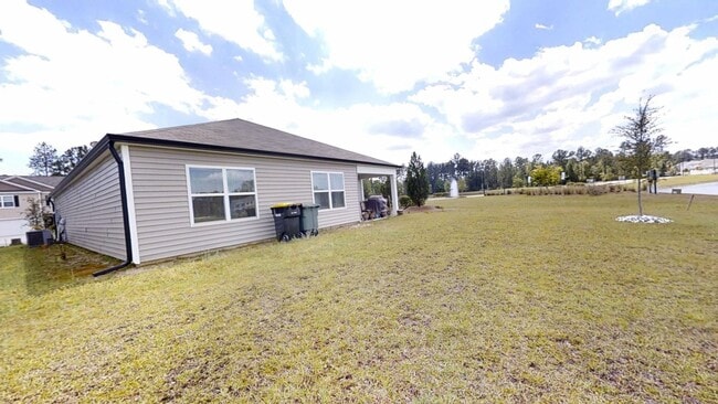 Building Photo - 2 Daffodil Dr