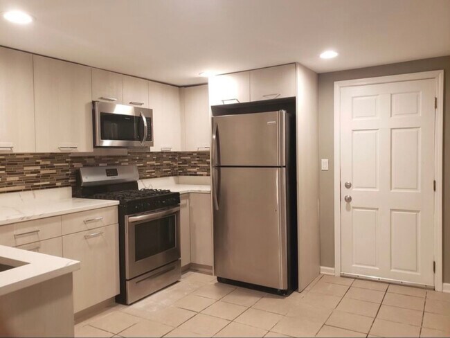 Foto del edificio - 2214 N Mango Ave