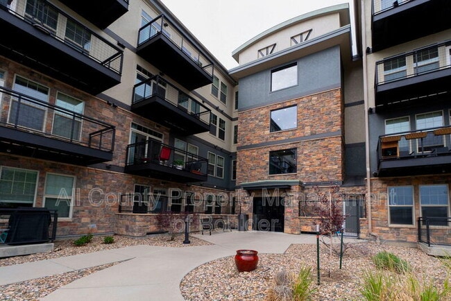 Building Photo - 13598 Via Varra