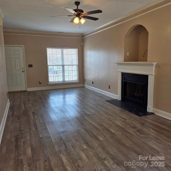 Foto del edificio - 5840 Timbertop Ln