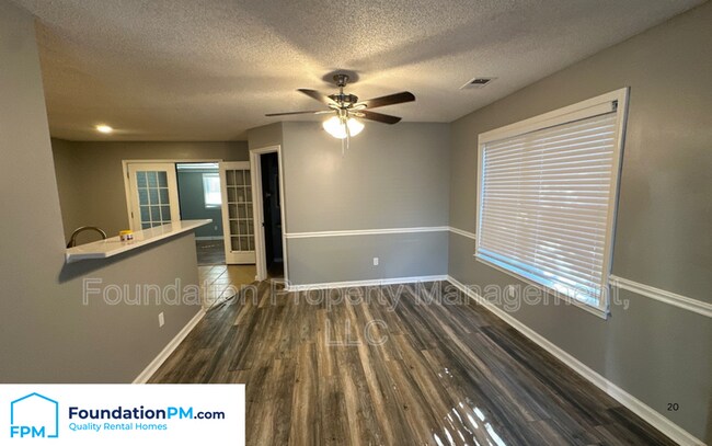 Foto del edificio - 8230 Town N Country Dr