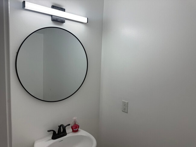 Building Photo - 1800 Beckett Dr