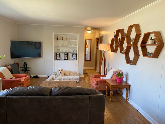 Foto del edificio - 1002 E Southdowns Dr