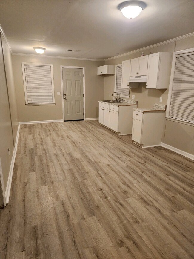 Foto del edificio - 800 Cindy Dr