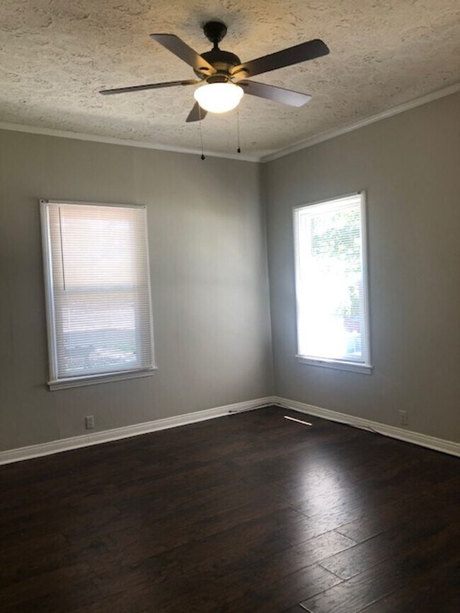 Foto del edificio - 2 BR, 1 Bath Bungalow located 1 mile from ...