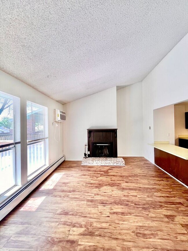 Foto del edificio - 1 Bed, 1 Bath Apartment!
