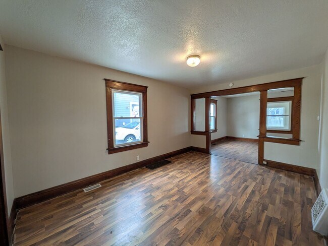 Foto del edificio - Large 4 Bedroom Home with Garage, Deck, & Fence!