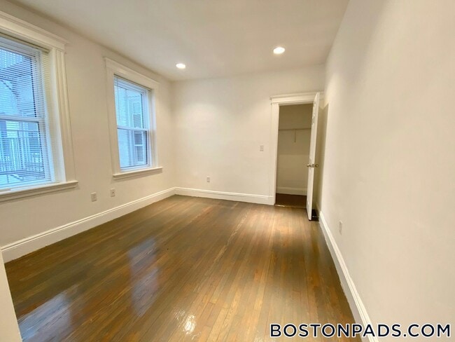 Building Photo - 111 Park Dr