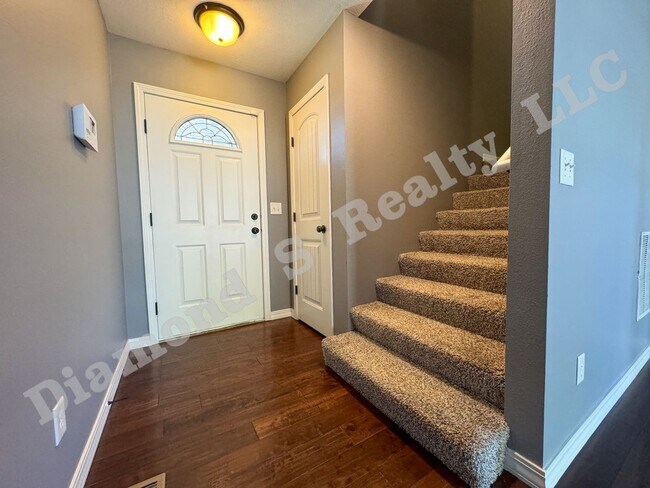 Foto del edificio - Updated 4 Bed Duplex close to MSU and Down...