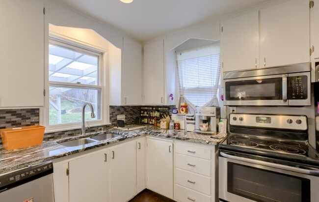 Building Photo - 706 N 72nd St