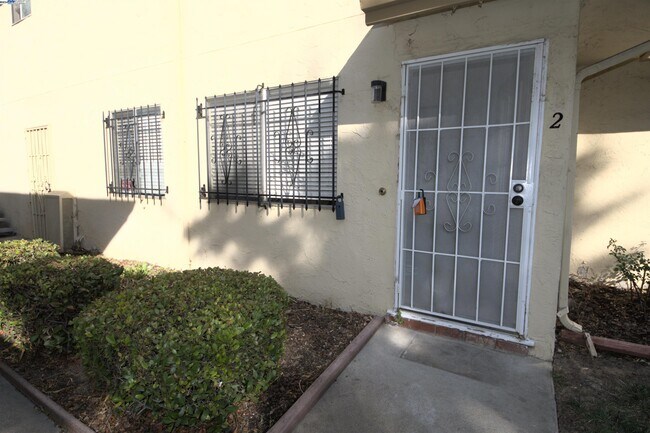 Foto del edificio - 1214 Sycamore Dr