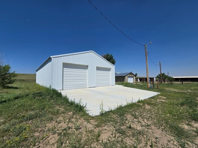 Building Photo - 2 Bedroom Ranch home- HORSES ALLOWED