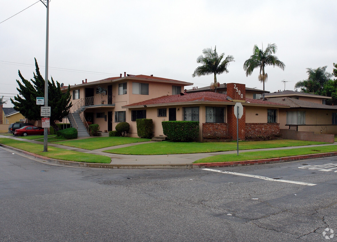 Building Photo - 2500 W El Segundo Blvd