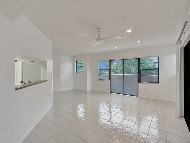 Building Photo - 6670 Villa Sonrisa Dr