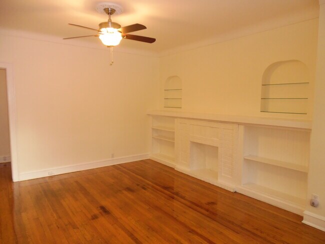Building Photo - 5649 N Campbell Ave