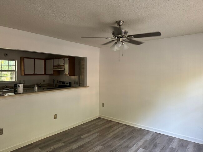 Foto del edificio - 141 Valley Brook Rd