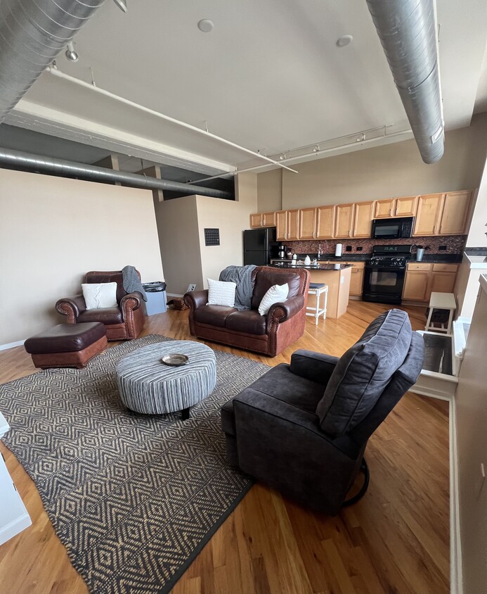 2015 Grand Blvd Unit 422, Kansas City, MO 64108 Condo for Rent in