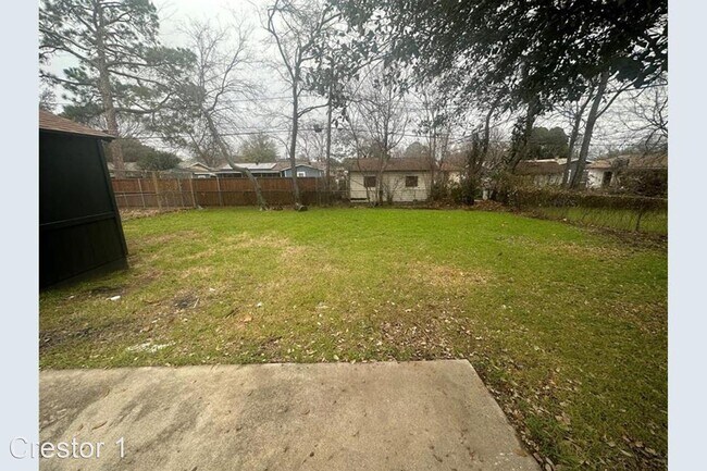 Building Photo - 3 br, 1 bath House - 407 E. Lilly Lane