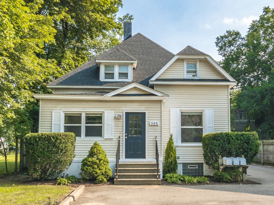 305 Twelve Mile Rd Unit 1, Royal Oak, MI 48073 Room for Rent in Royal