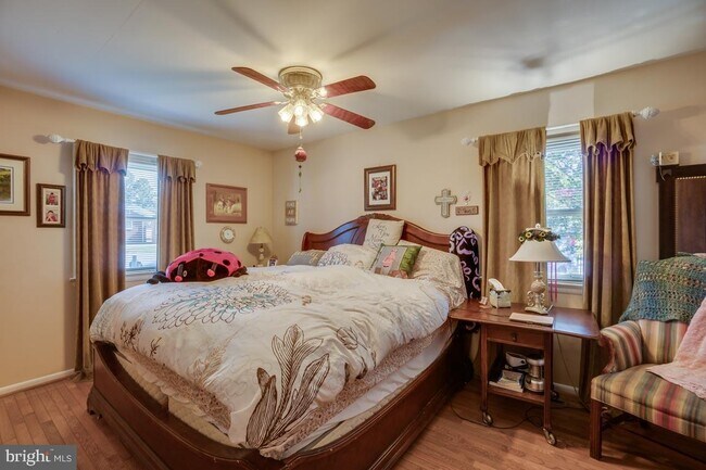 Foto del edificio - 323 Monroe Bay Ave