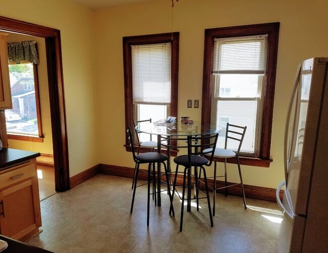 Kitchen - 2531 S Brisbane Ave