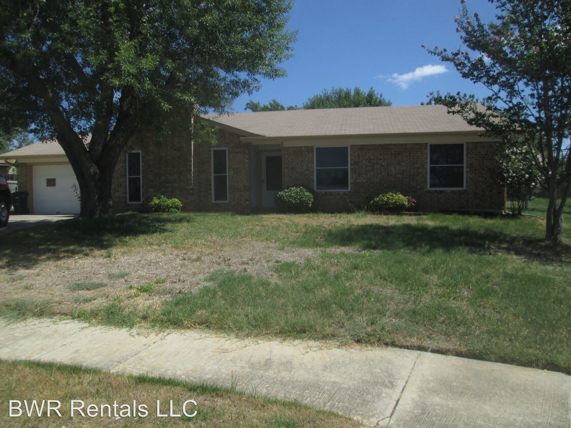 Foto principal - 2402 Buttercup Cir