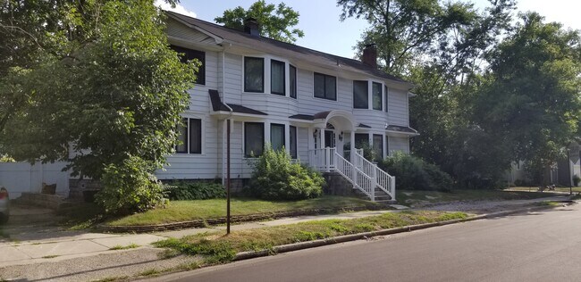 Welcome Home - 425 Park Ave