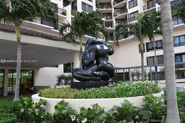 Building Photo - 540 Brickell Key Dr