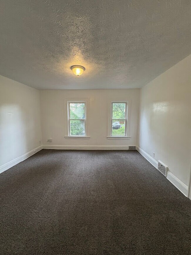 Building Photo - Work Duplex 360 Holdings