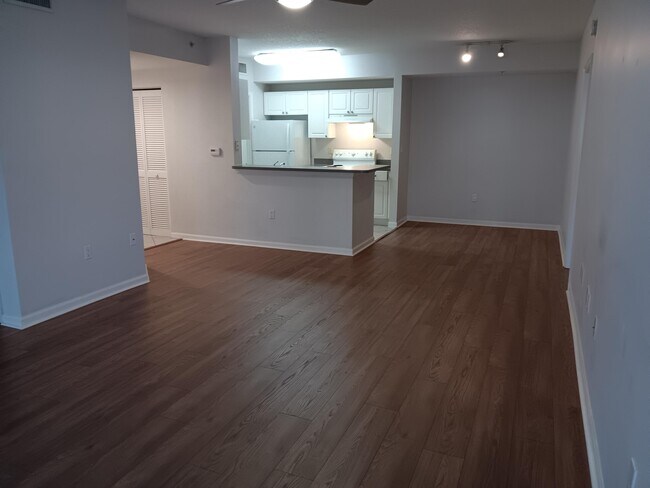 Building Photo - 5050 Fairways Cir