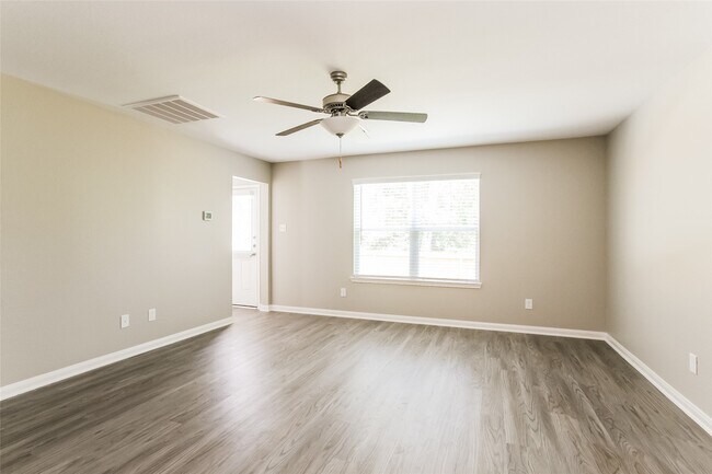 Building Photo - 23055 Bellini Dr