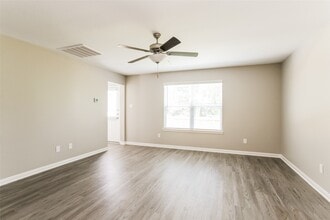 Building Photo - 23055 Bellini Dr