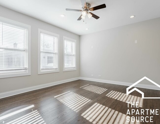 Foto del edificio - 1434 W Farragut Ave