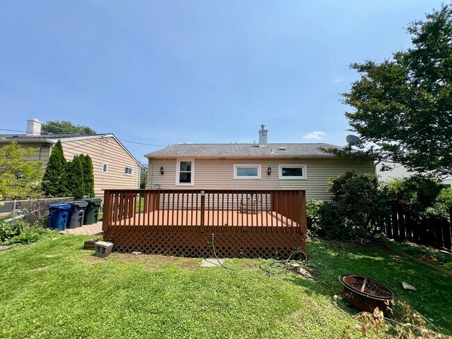 Building Photo - Stunning 3-Bedroom Single Family Home in G...